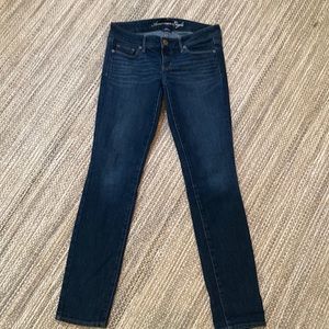 American Eagle dark wash skinny jeans size 4. Like new.
